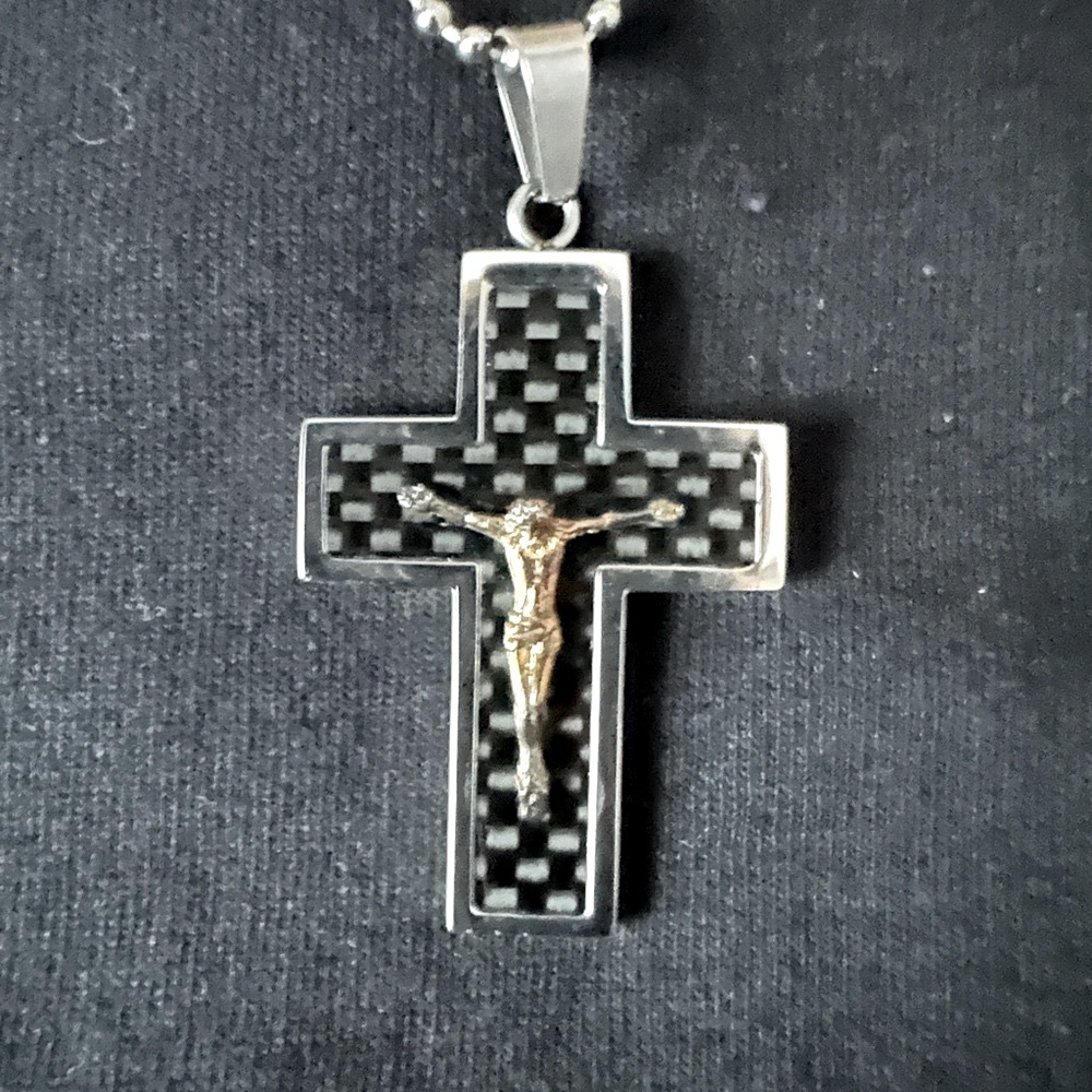 Men’s Stainless Steel Silver Cross Pendant Necklace - Picture 3 of 5